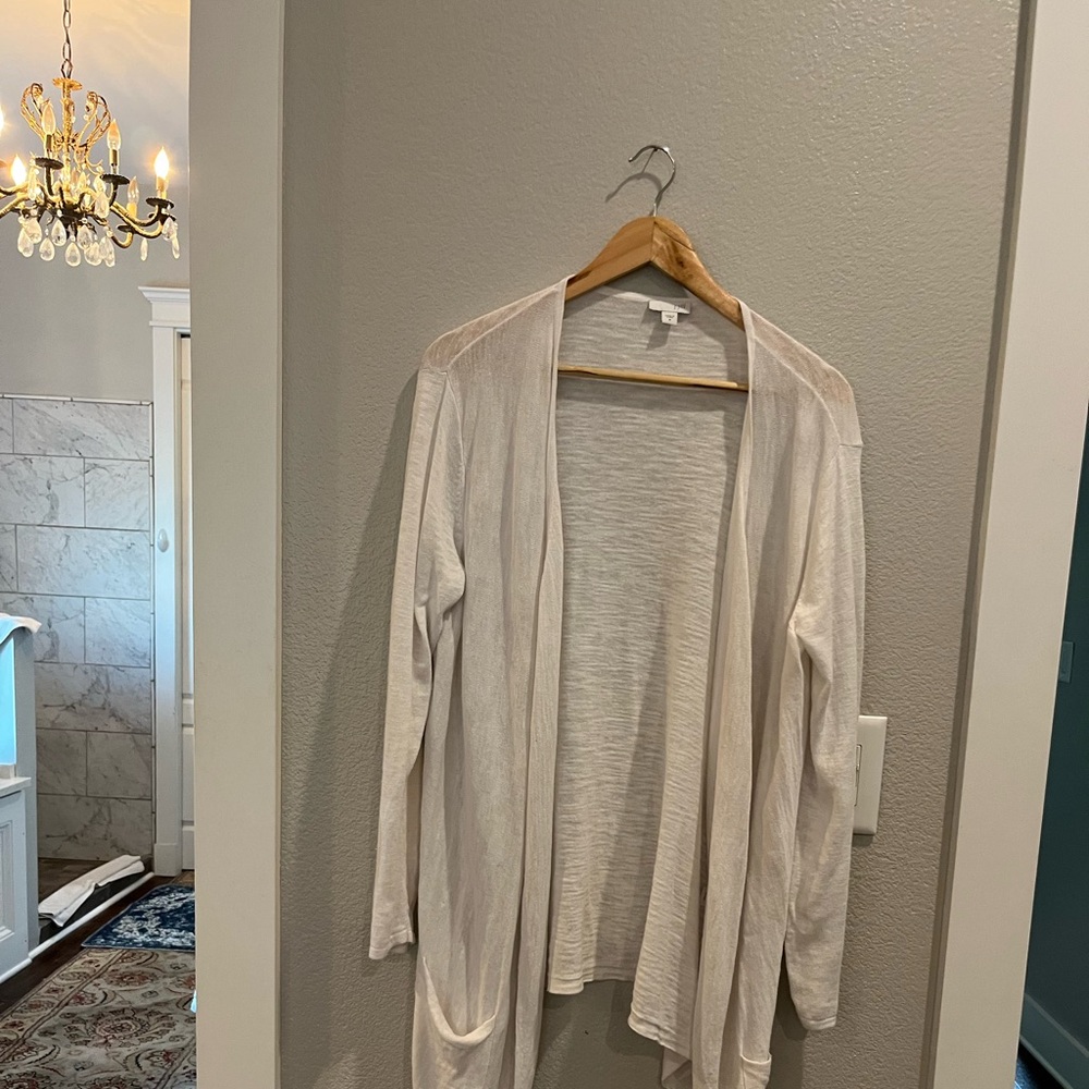 White ling sweater